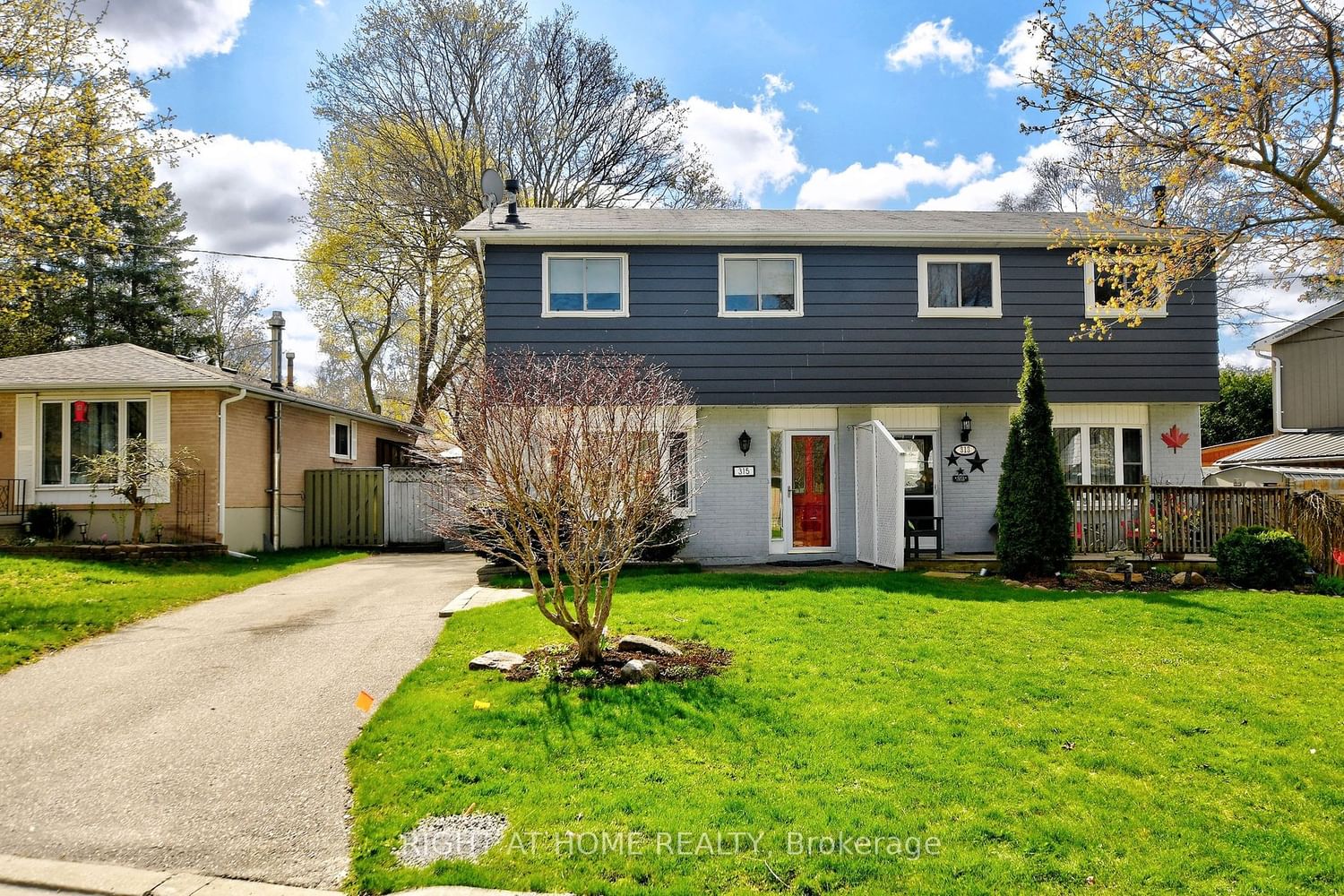 Semi-Detached House sold at 315 Oakwood Court, Newmarket, Huron Heights-Leslie Valley, L3Y 3C9 - MLS: N6070896