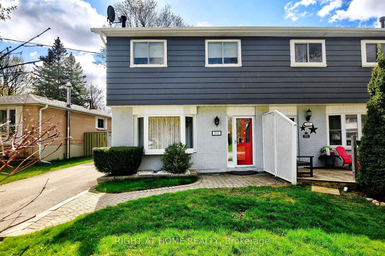 Semi-Detached House sold at 315 Oakwood Court, Newmarket, Huron Heights-Leslie Valley, L3Y 3C9 - MLS: N6070896