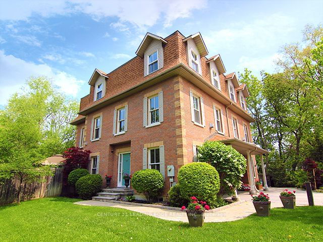 11 E J Lennox Way