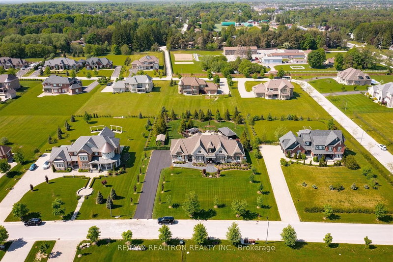 15 Pine Vista Ave, Whitchurch-Stouffville, L4A 1R9 | Image 2