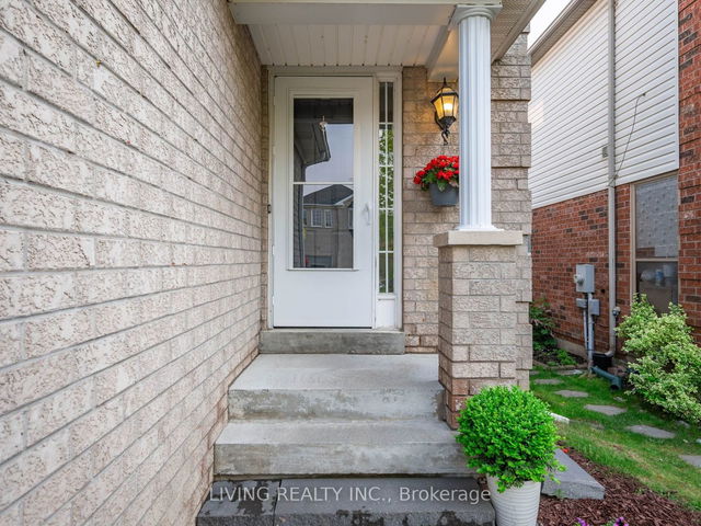 490 Heddle Crescent