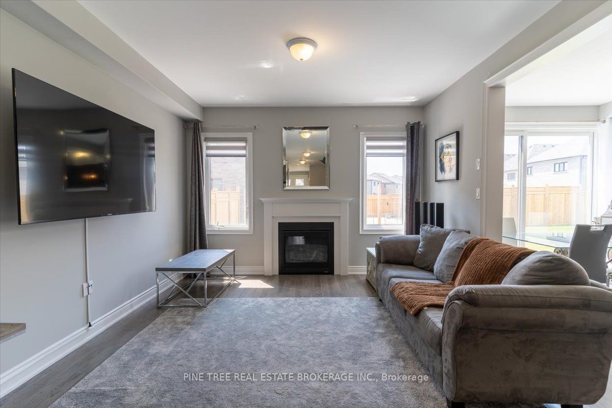 Listing Image 7