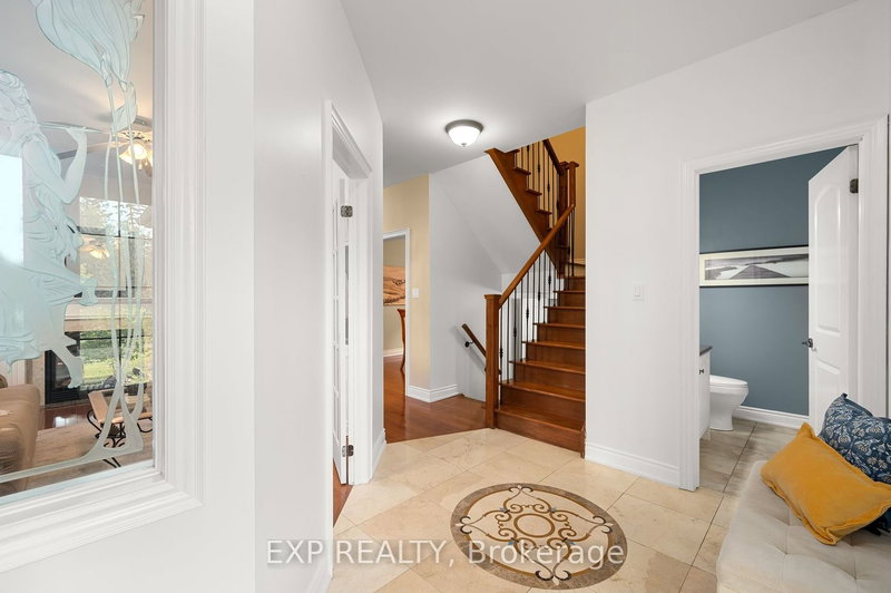 1031 Lake Dr N, Georgina, L4P 3E9 | Image 3