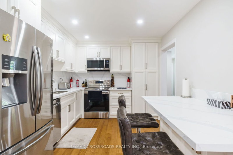 50 Widdifield Ave, Newmarket, L3X 1Z4 | Image 3