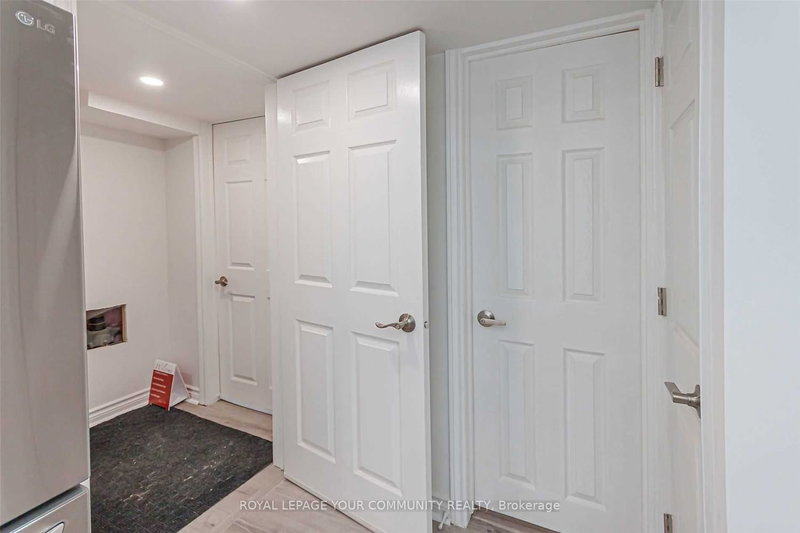 B - 719 Shanahan Blvd, Newmarket, L3X 1P8 | Image 3