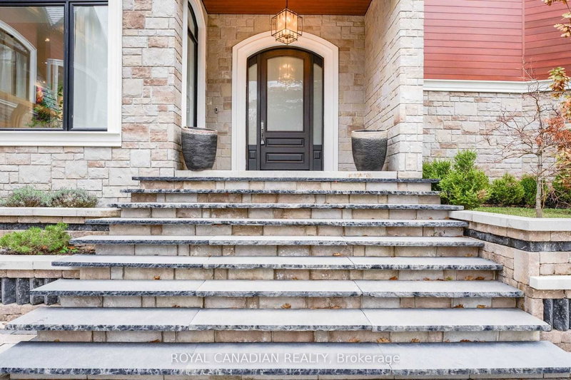 15 Glenview Heights Lane, King, L3Y 4V9 | Image 2