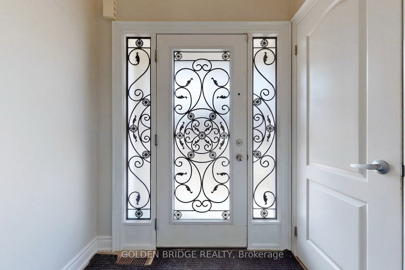 166 Verdi Rd, Richmond Hill, L4E 0Z6 | Image 2