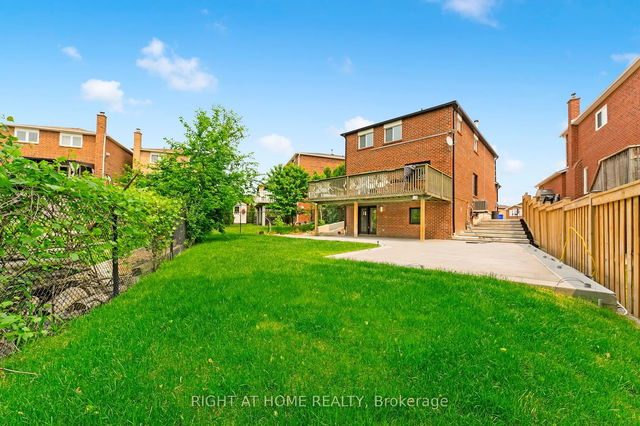 8 Blossom Court