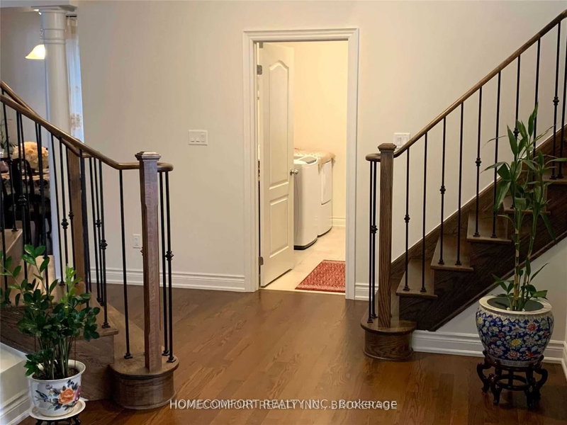 945 Langford Blvd, Bradford West Gwillimbury, L3Z 4J2 | Image 3