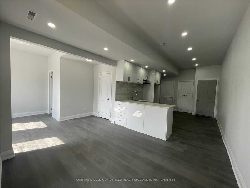 2 - 15229 Yonge St, Aurora, L4G 1L8 | Image 3