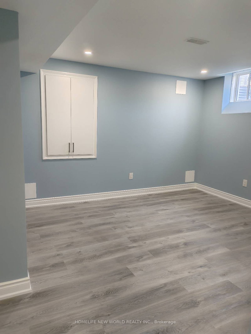 44 Whippletree Dr, East Gwillimbury, L9N 0X1 | Image 2