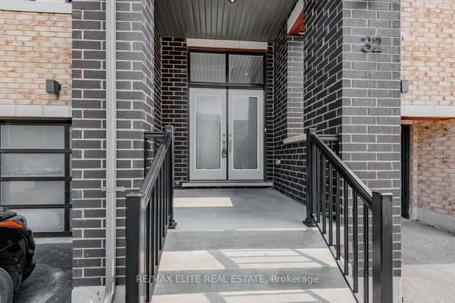 32 Denarius Crescent