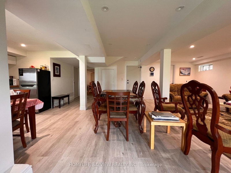 Bmnt - 367 Silken Laumann Dr, Newmarket, L3X 2J1 | Image 2