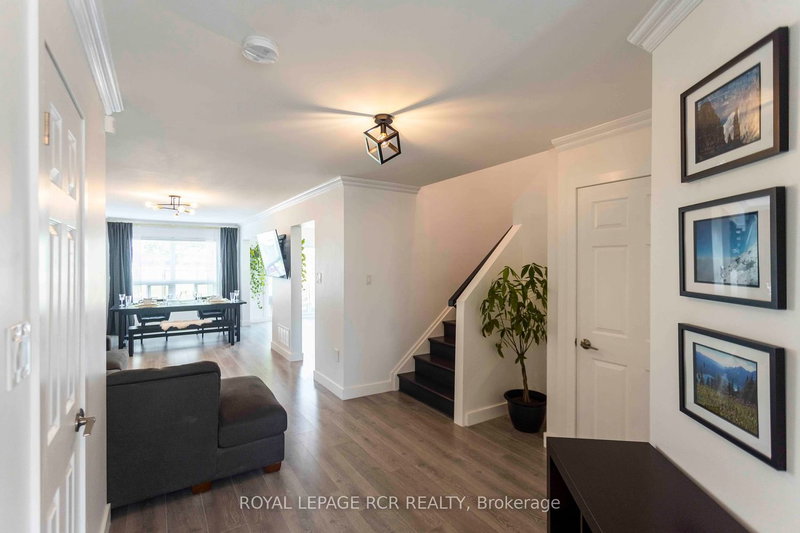 376 Rannie Rd, Newmarket, L3X 2N3 | Image 3