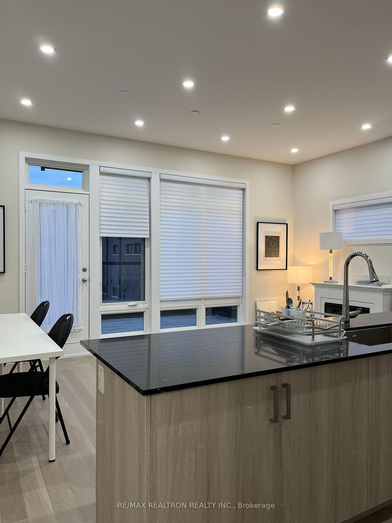 15 Ingersoll Lane, Richmond Hill, L4E 3M6 | Image 2