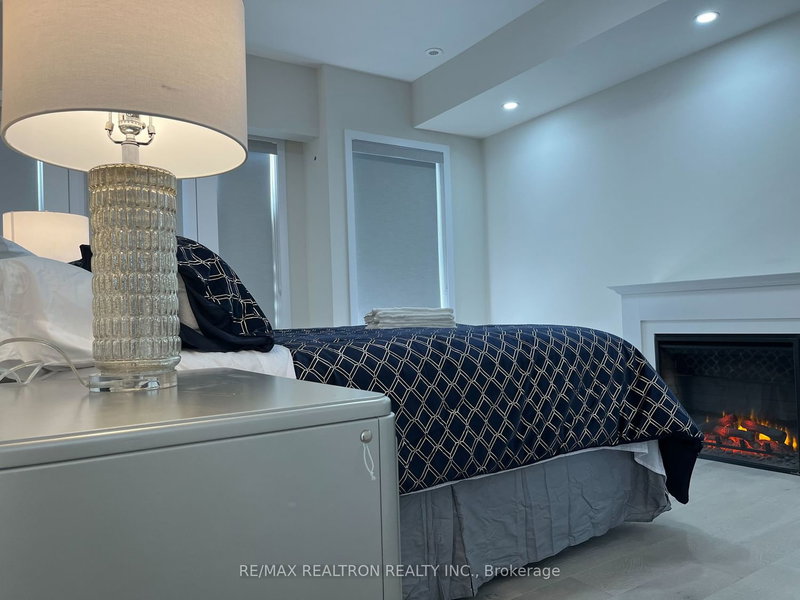 15 Ingersoll Lane, Richmond Hill, L4E 3M6 | Image 3