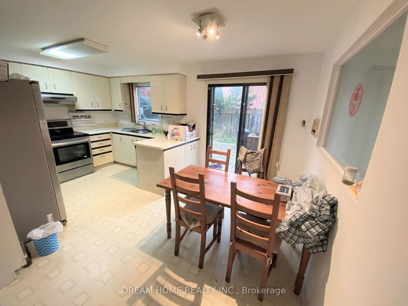 10 Pinewood Dr, Vaughan, L4J 5P3 | Image 2