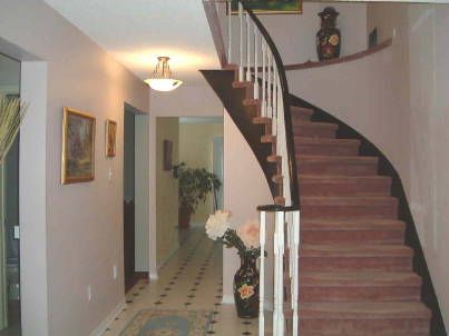 102 Bernard Ave, Richmond Hill, L4C9Z5 | Image 2