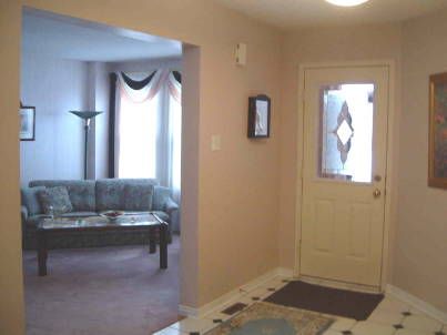 102 Bernard Ave, Richmond Hill, L4C9Z5 | Image 3