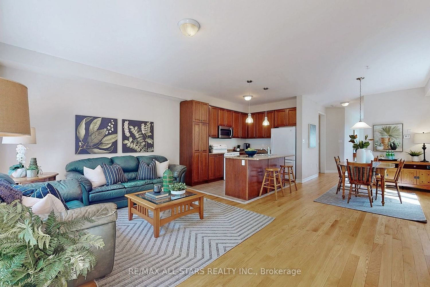 Listing Image 5