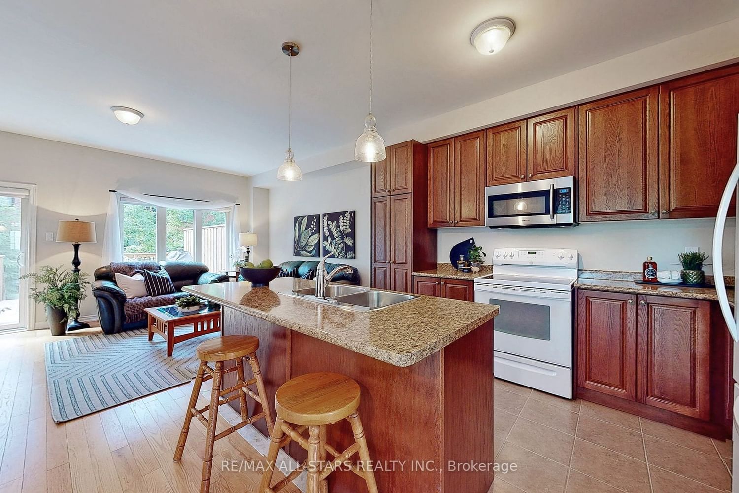 Listing Image 6