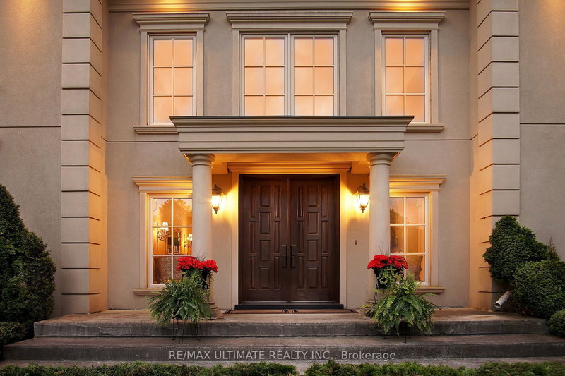 65 Kingswood Dr, King, L7B 1K8 | Image 2