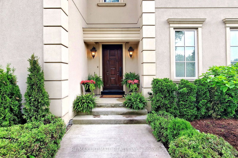 65 Kingswood Dr, King, L7B 1K8 | Image 3