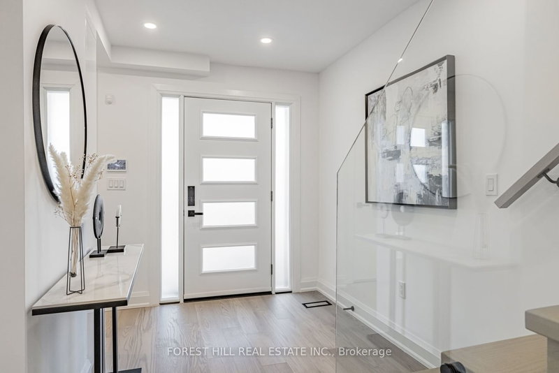 42 Coventry Crt, Richmond Hill, L4C 8B8 | Image 3