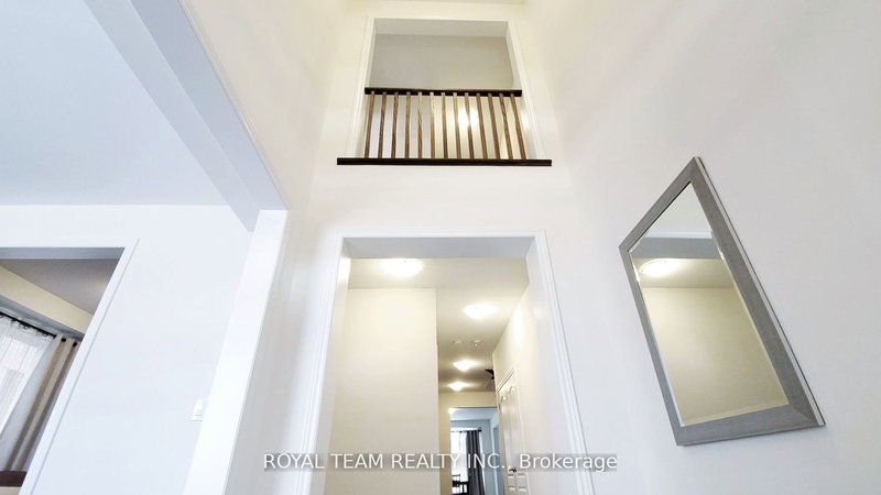 251 Danny Wheeler Blvd, Georgina, L4P 0J9 | Image 2