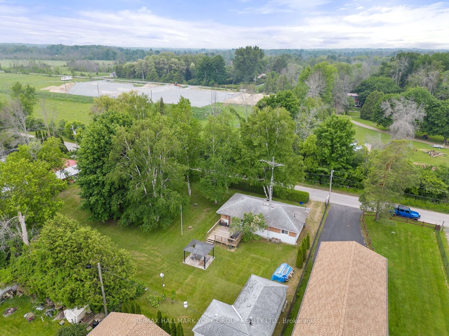 Listing Image 4