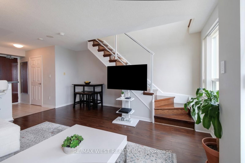 Lph19 - 39 Oneida Cres, Richmond Hill, L4B 4T9 | Image 2