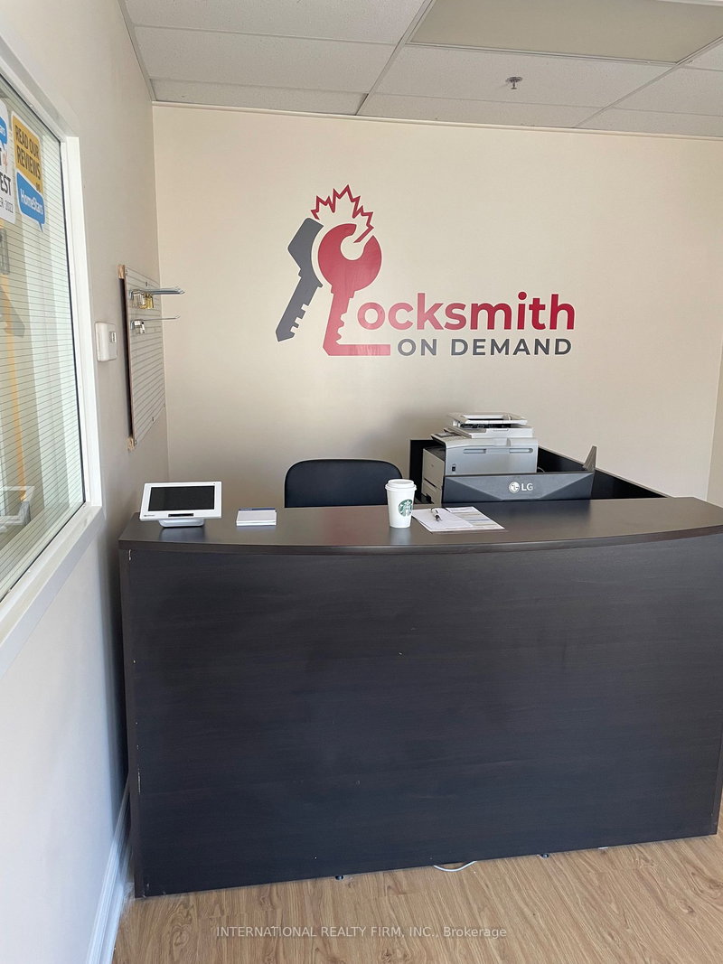 8 - 16945 Leslie St, Newmarket, L3Y 9A2 | Image 2