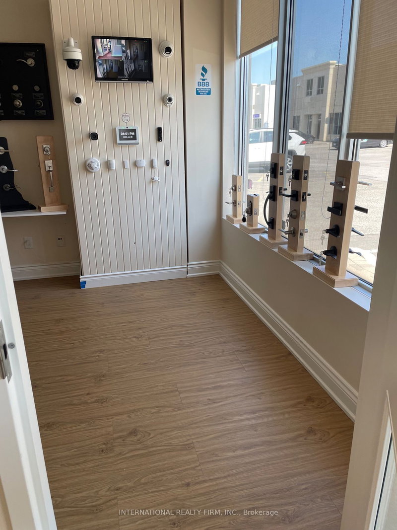 8 - 16945 Leslie St, Newmarket, L3Y 9A2 | Image 3