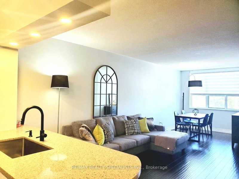 312 - 7398 Yonge St, Vaughan, L4J 8J2 | Image 3