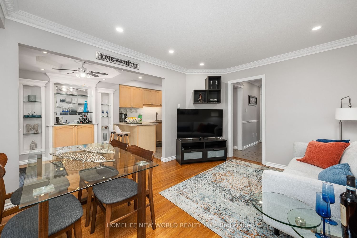 Listing Image 4