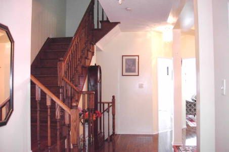 54 English Oak Dr, Richmond Hill, L4E3W2 | Image 2