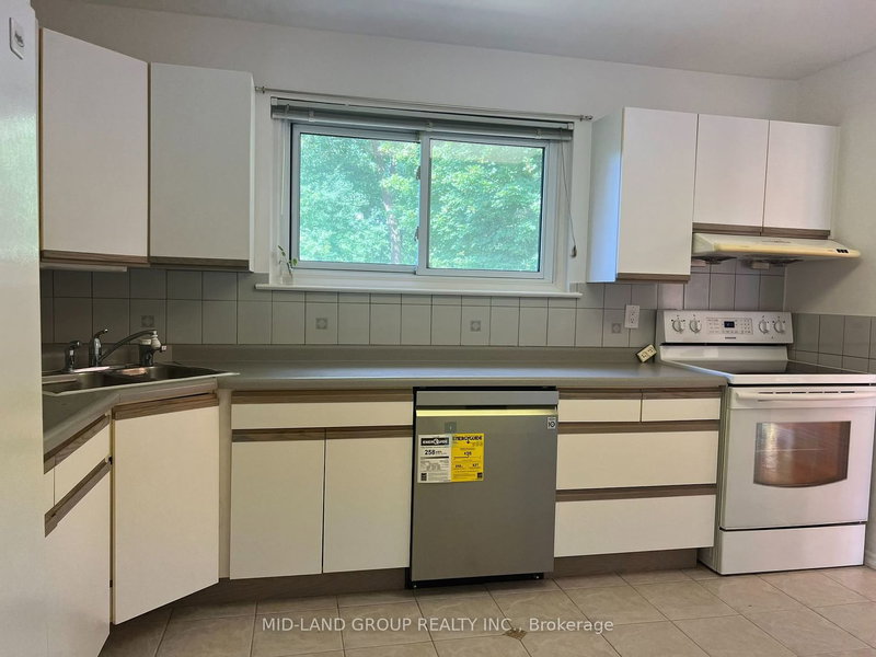 18 Emily Carr St, Markham, L3R 2K4 | Image 2