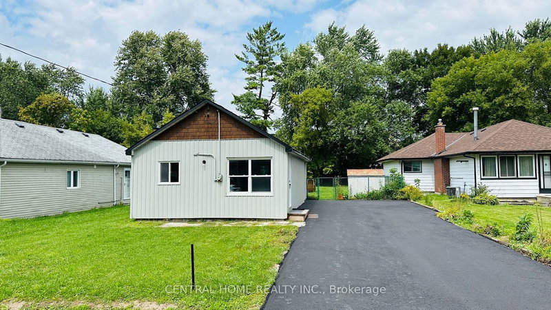 208 Bayview Ave, Georgina, L4P 2T2 | Image 2