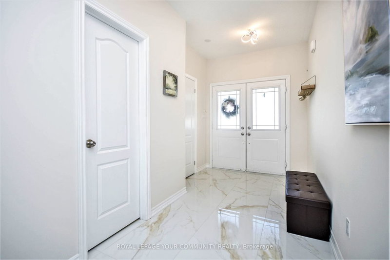 136 Noble Dr, Bradford West Gwillimbury, L3Z 2A5 | Image 3