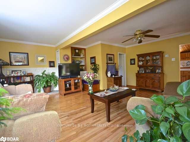 Listing Image 7