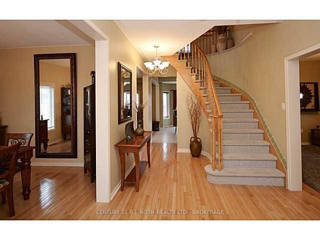 7 Stonemount Cres, Essa, L0M 1B4 | Image 3