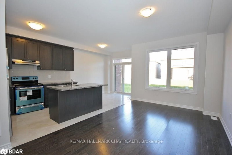 2081 Dale Rd, Innisfil, L9S 0L4 | Image 3