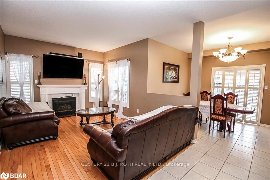Listing Image 6