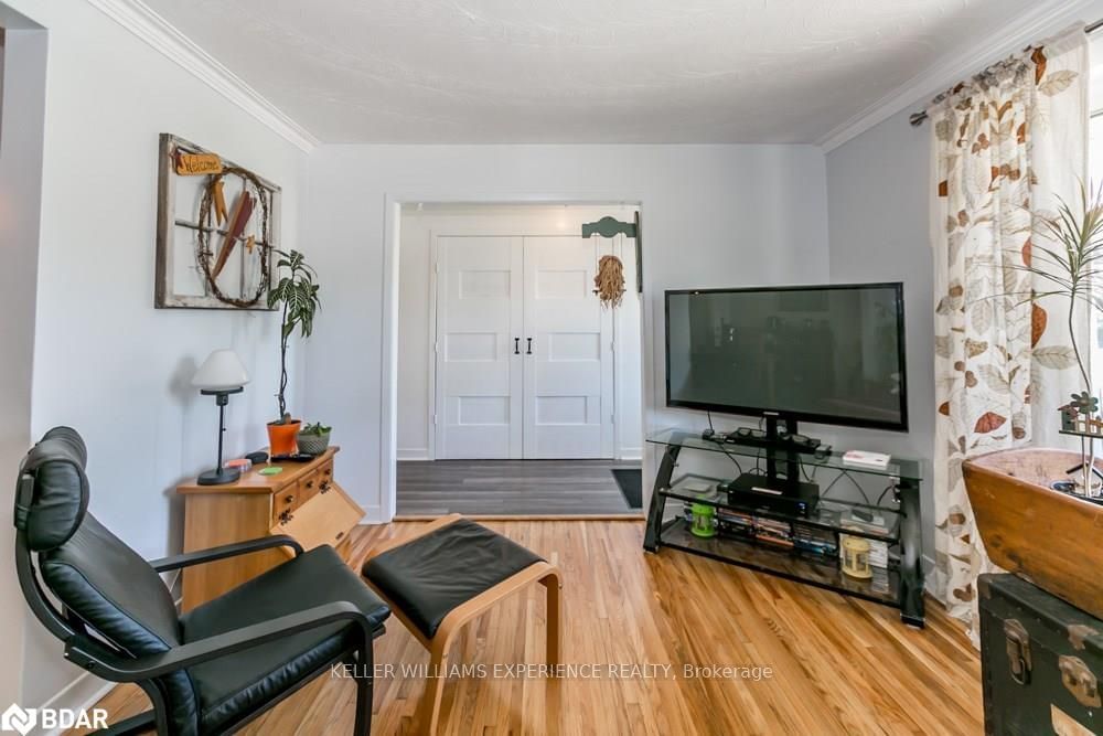 Listing Image 10