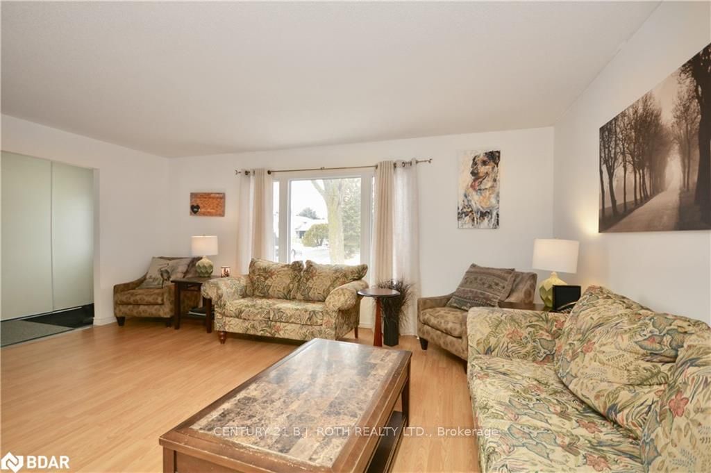 Listing Image 7