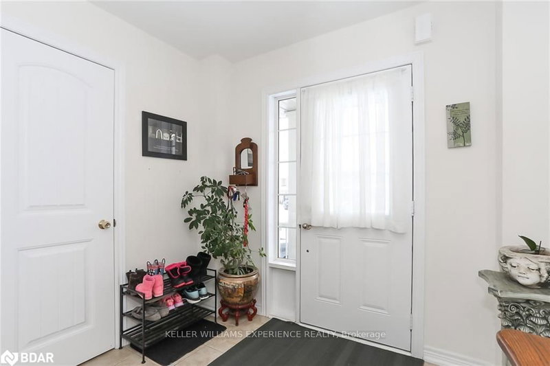 18 Admiral Cres, Essa, L0M 1B4 | Image 2