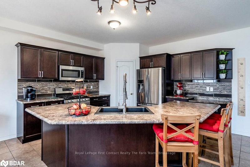 154 Arnold Cres, Essa, L0M 1B6 | Image 2