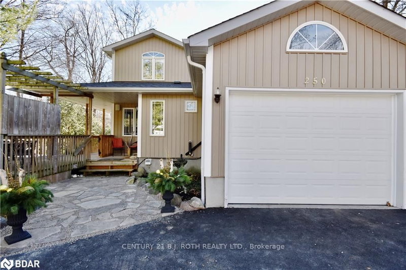 250 Big Bay Point Rd, Innisfil, L9S 2P6 | Image 3