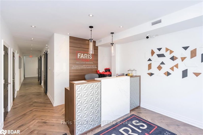 25 - 16945 Leslie St, Newmarket, L3Y 9A2 | Image 2