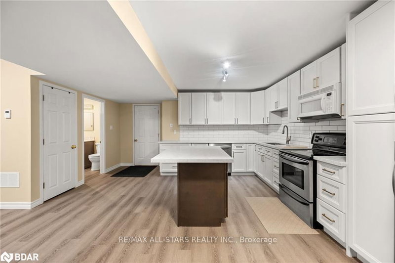 4 SMITH St, Bradford West Gwillimbury, L3Z 3C9 | Image 2